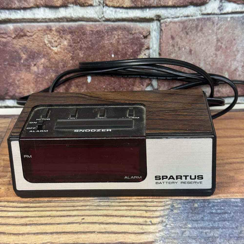 Vtg Spartus Alarm Clock Model‎ 1106 Battery Reserve Red Display Faux Woodgrain